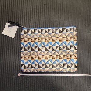 Sal & Jo 's Geometric Patterned Straw Clutch